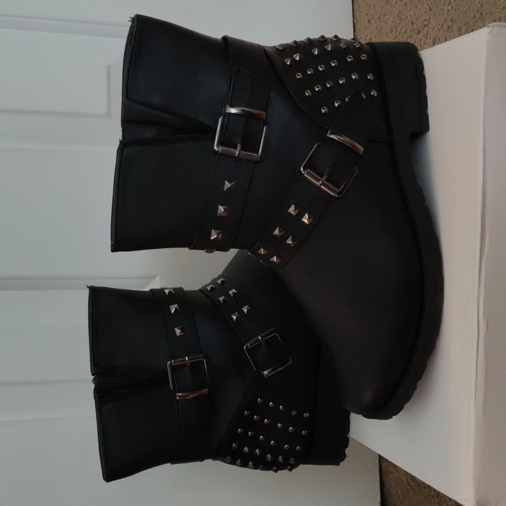 Jessica Simpson Studded Boots / Booties Size 9